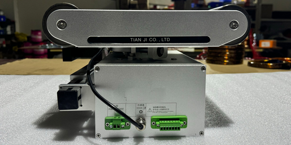 為何糾偏機(jī)如此重要？探索收卷環(huán)節(jié)的核心挑戰(zhàn)